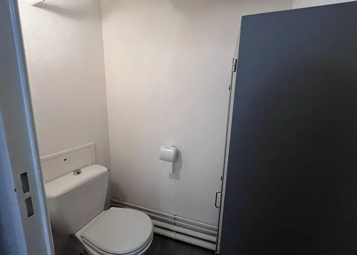 A Avec Balcon Et Parking Prive - Fr-1-812-30 Apartmán